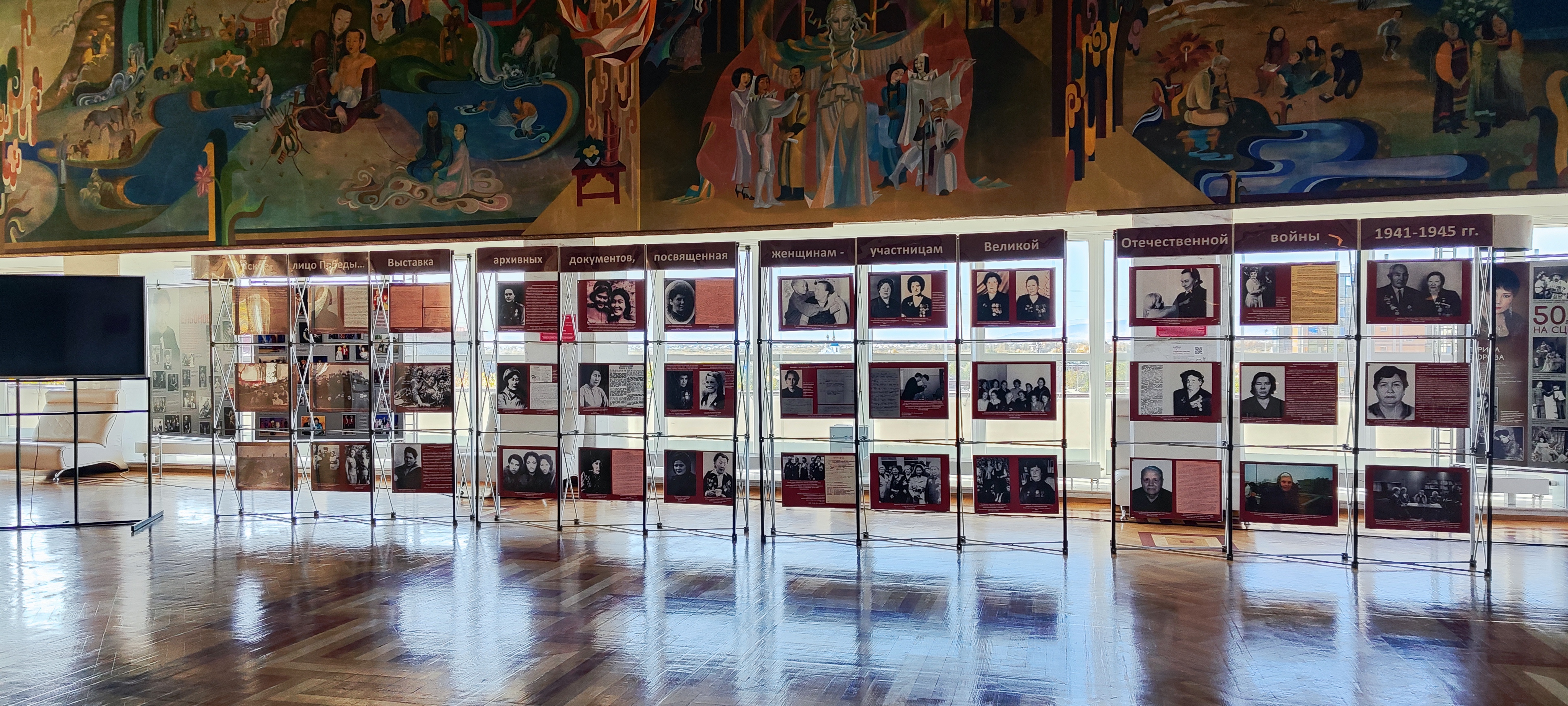Архивная выставка «Женское лицо Победы» в Бурятском драматическом театре