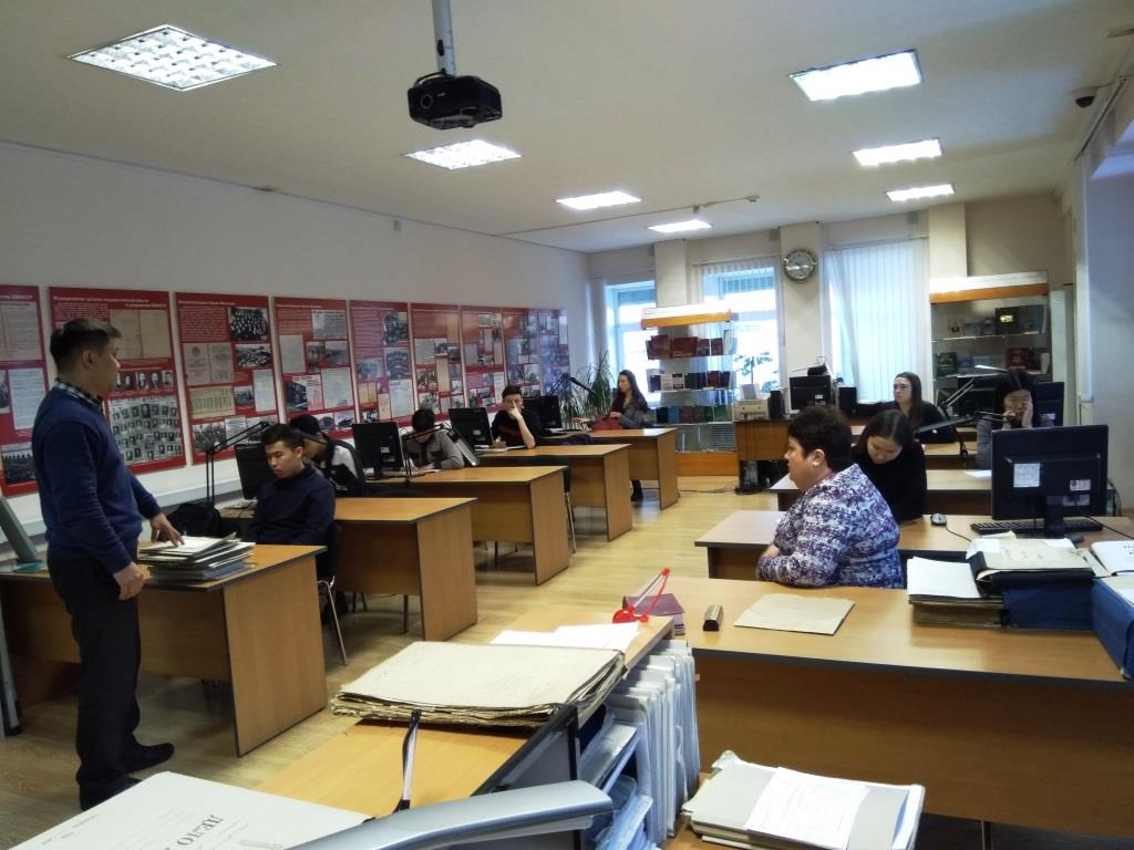 В Государственном архиве Республики Бурятия прошло практическое занятие для студентов 3 курса исторического факультета Бурятского государственного университета им. Д. Банзарова