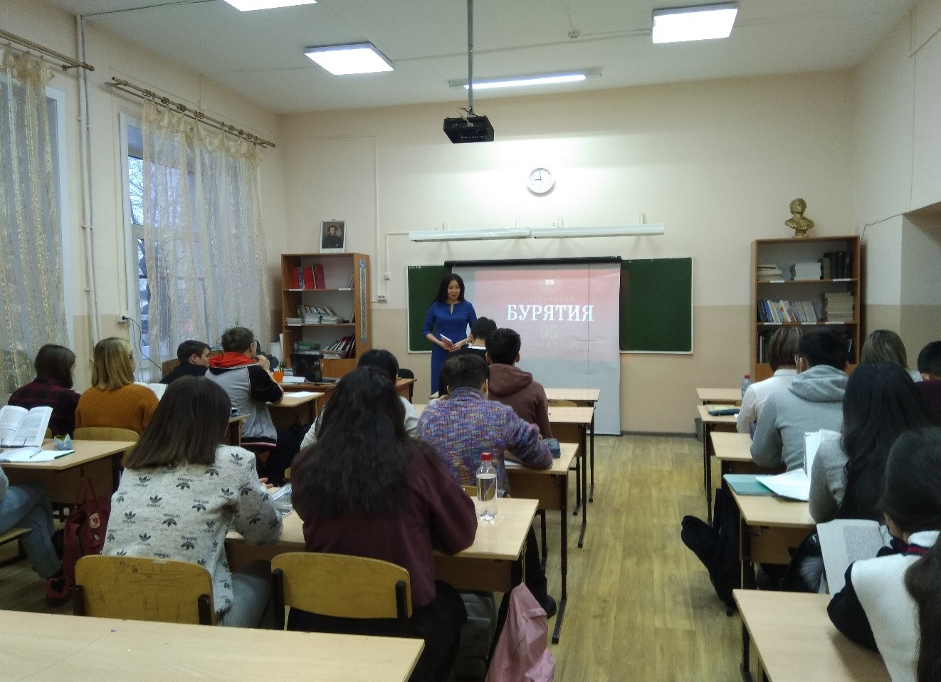 20 ноября 2018 г. в рамках проекта «АРХИВЫ-ШКОЛАМ» прошла презентация электронной выставки архивных документов «Республика Бурятия – 95 лет» для учащихся 10 классов МАОУ «СОШ № 4 г. Улан-Удэ»