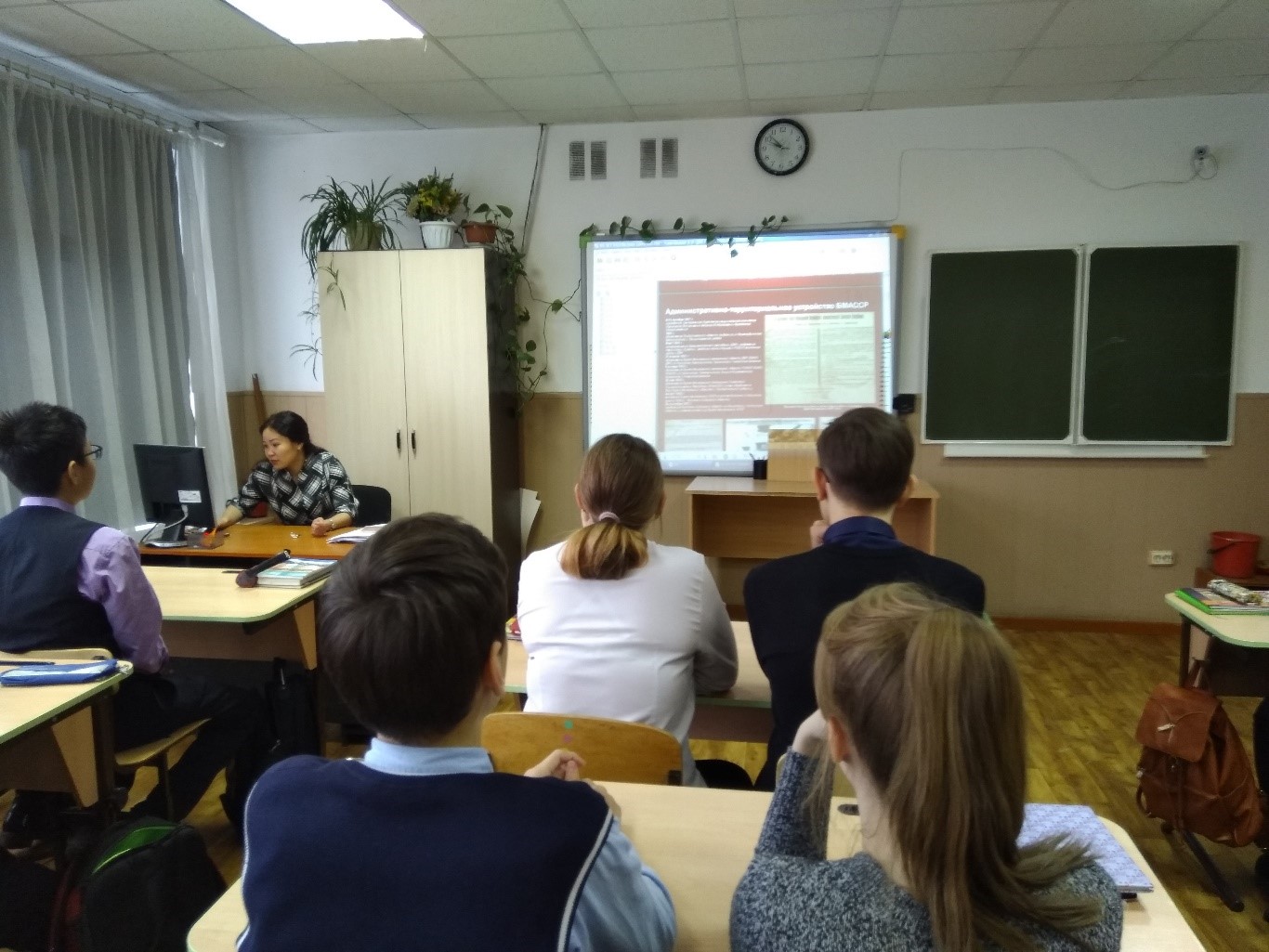 6 декабря 2018 г. в рамках проекта «АРХИВЫ-ШКОЛАМ» прошла презентация электронной выставки архивных документов «Республика Бурятия – 95 лет» для учащихся 9 классов МАОУ «СОШ № 17 г. Улан-Удэ»