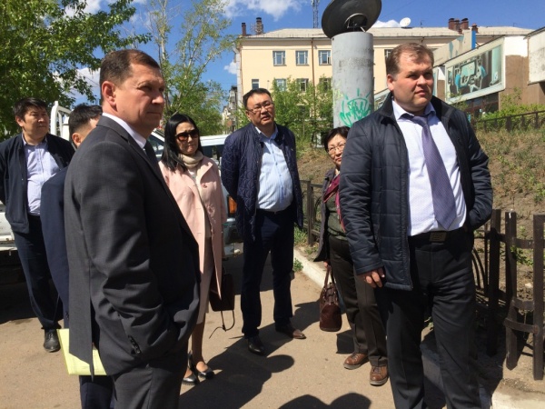 Первый заместитель Председателя Правительства Республики Бурятия Игорь Шутенков провел выездное совещание по укреплению материально-технической базы Госархива Бурятии