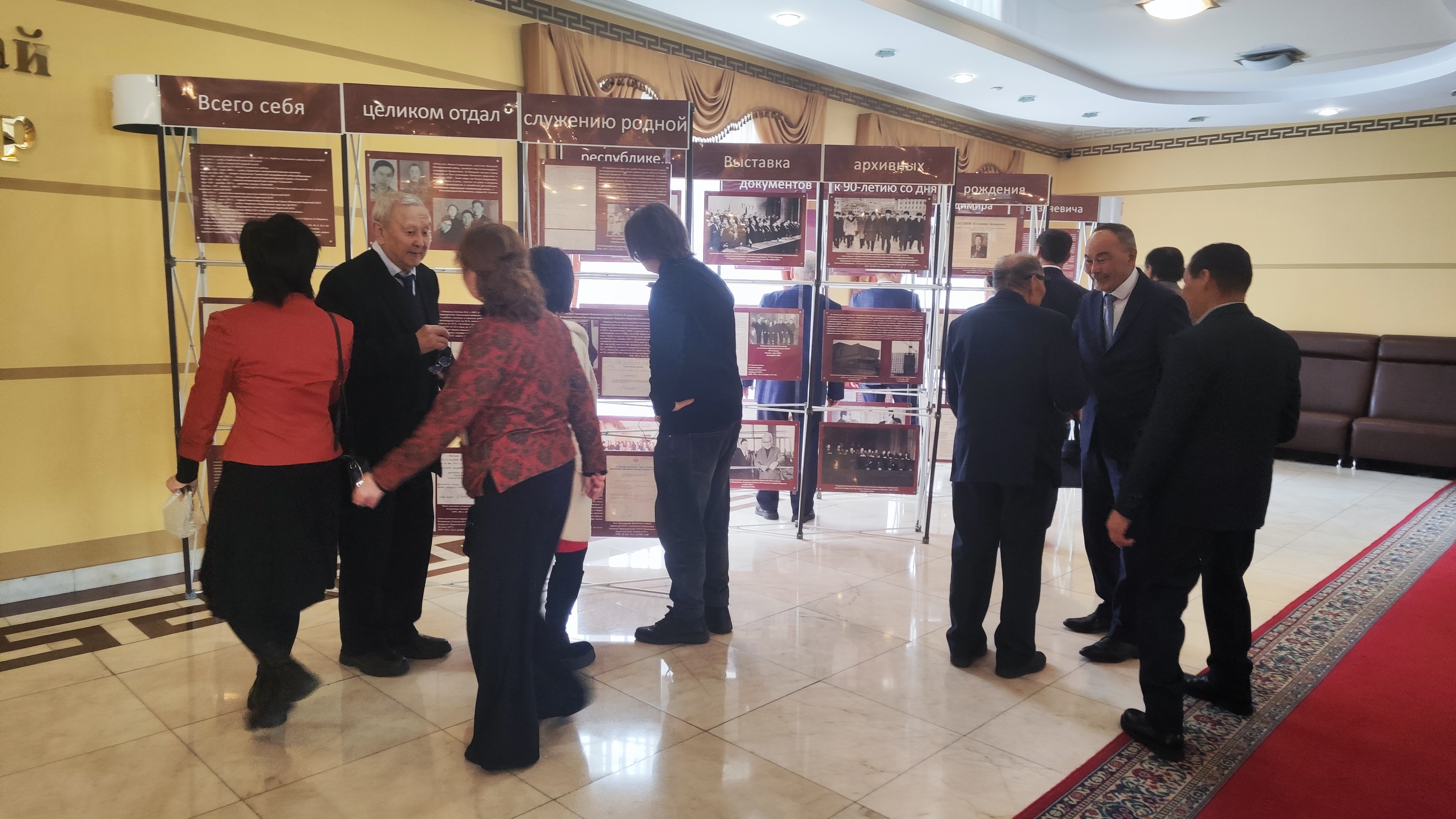 Госархив Бурятии представил выставку  к 90-летию со дня рождения Владимира Саганова